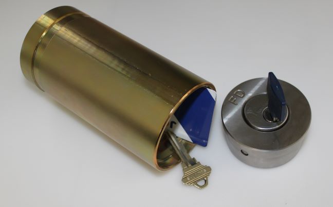 Cylinder lock box with engraving